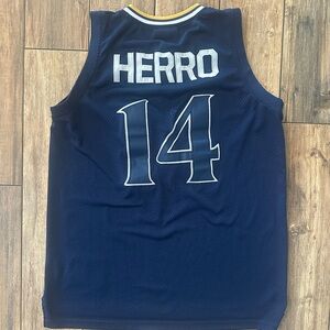 Tyler Herro Jersey
Adult men Medium
Worn once- smoke and pet free home